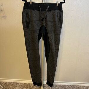 Men’s black/grey tribal print joggers, size large